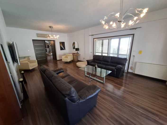 Image No.28-6 Bed House for sale