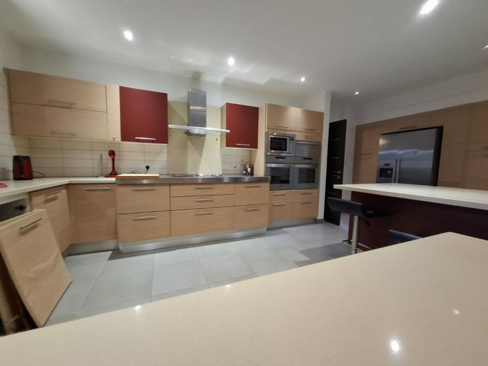 Image No.3-6 Bed House for sale