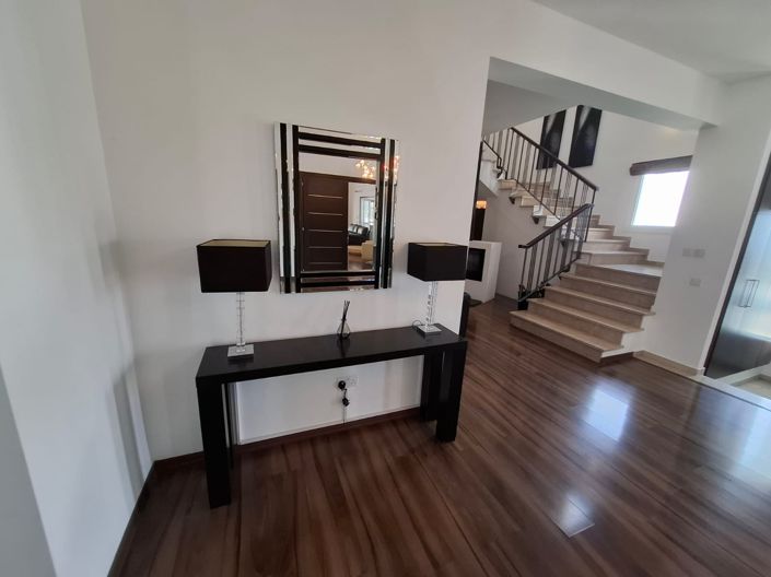 Image No.4-6 Bed House for sale