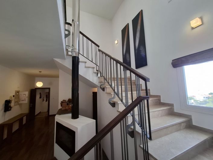 Image No.6-6 Bed House for sale