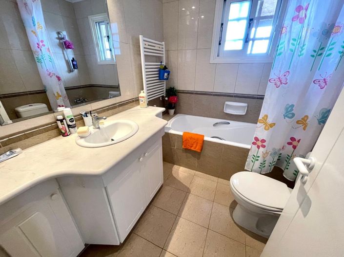 Image No.15-4 Bed House for sale