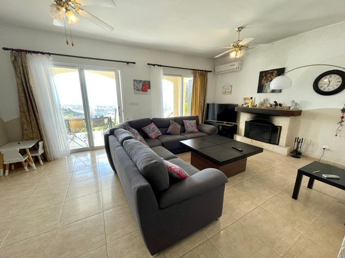 Image No.2-4 Bed House for sale