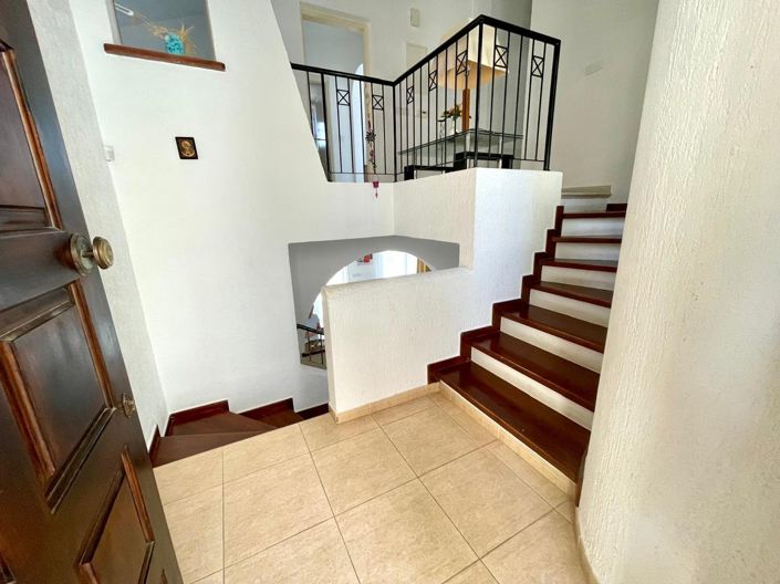 Image No.8-4 Bed House for sale