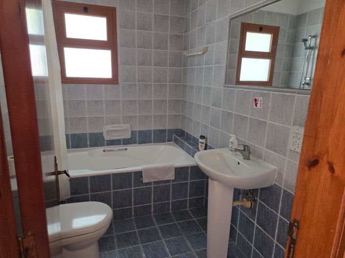 Image No.7-3 Bed House for sale