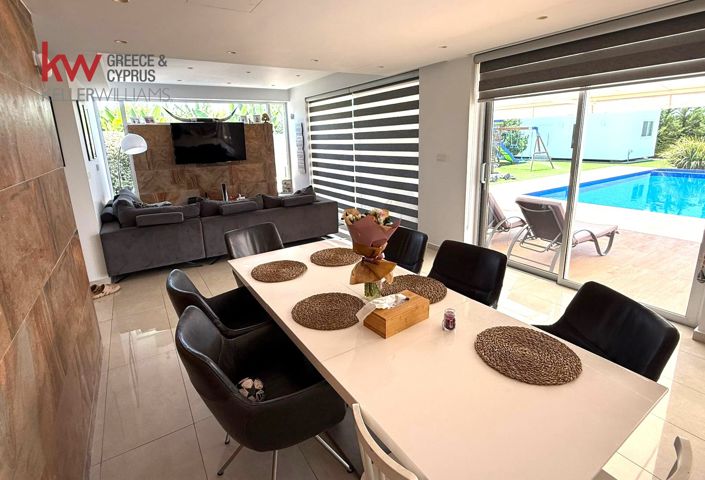 Image No.10-4 Bed Villa for sale