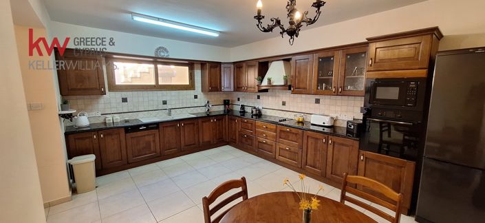 Image No.9-4 Bed House for sale