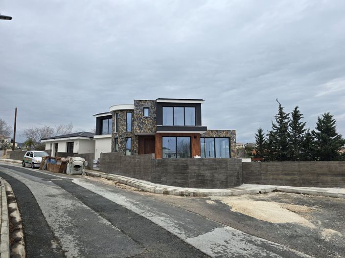 Image No.2-4 Bed House for sale