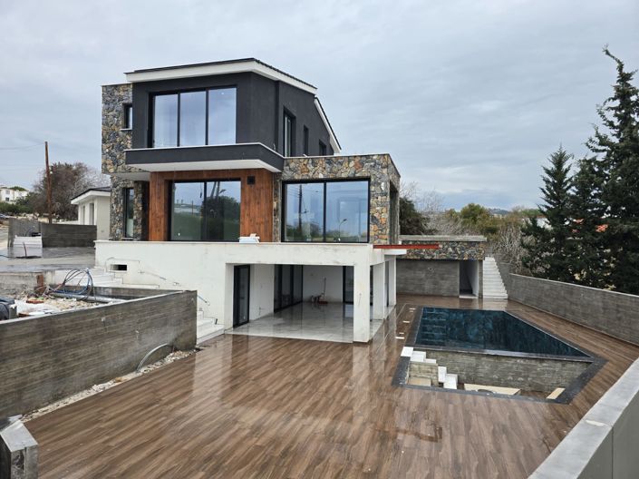 Image No.3-4 Bed House for sale