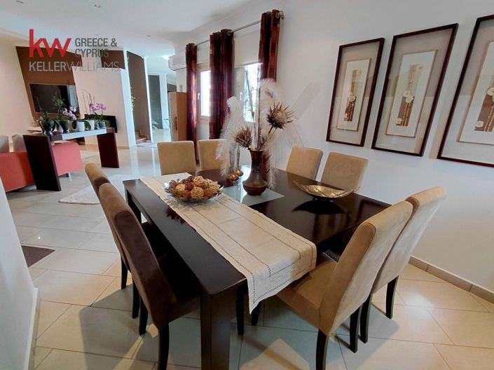 Image No.11-5 Bed House for sale