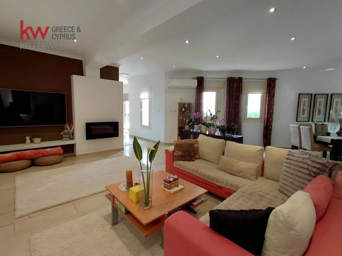 Image No.9-5 Bed House for sale