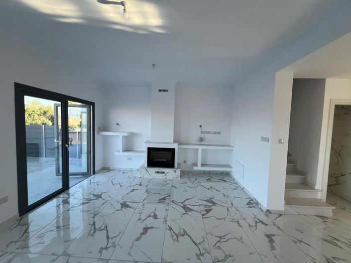 Image No.3-3 Bed Property for sale