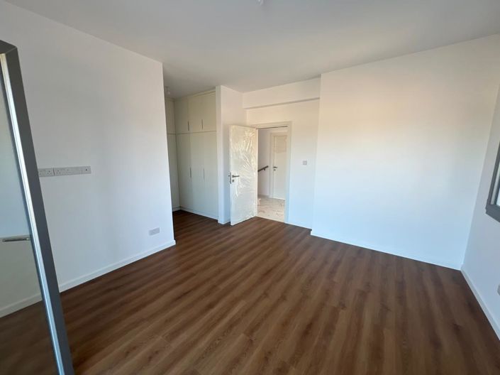 Image No.8-3 Bed Property for sale