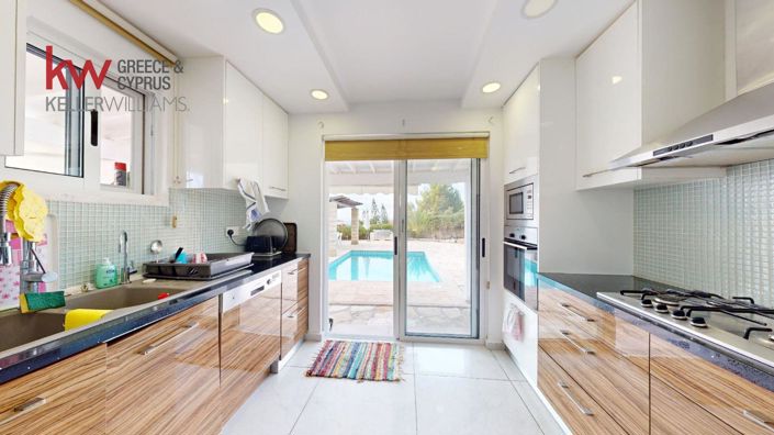 Image No.3-6 Bed House for sale