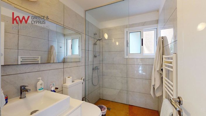 Image No.9-6 Bed House for sale