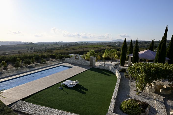 Image No.9-5 Bed House for sale