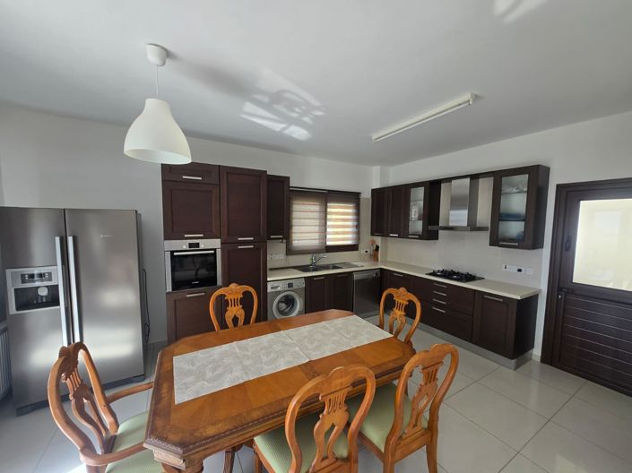 Image No.8-3 Bed House for sale