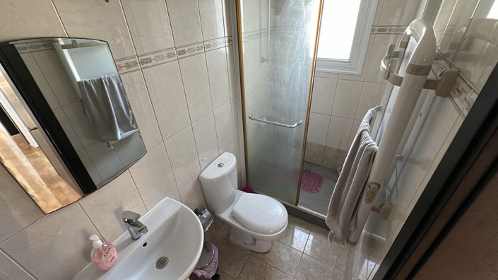 Image No.17-4 Bed Property for sale