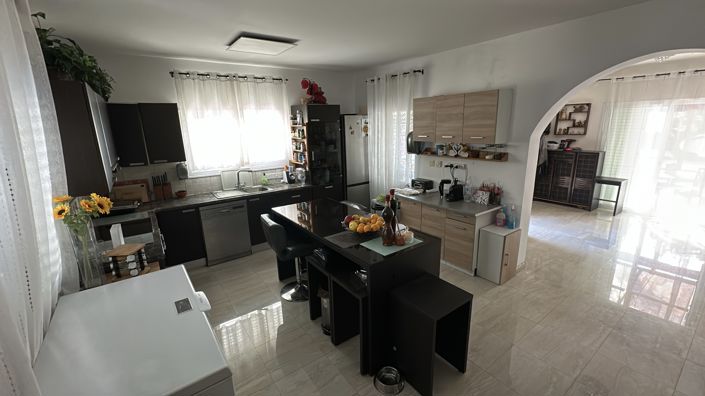 Image No.7-4 Bed Property for sale