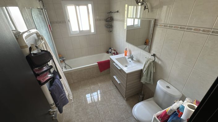 Image No.8-4 Bed Property for sale