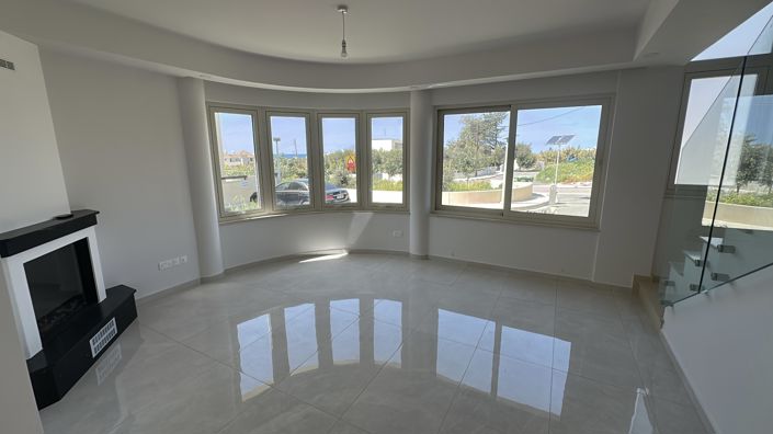 Image No.2-3 Bed Villa for sale