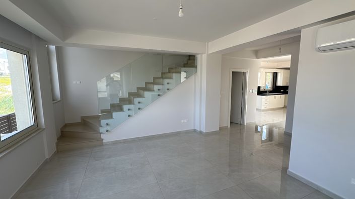 Image No.3-3 Bed Villa for sale
