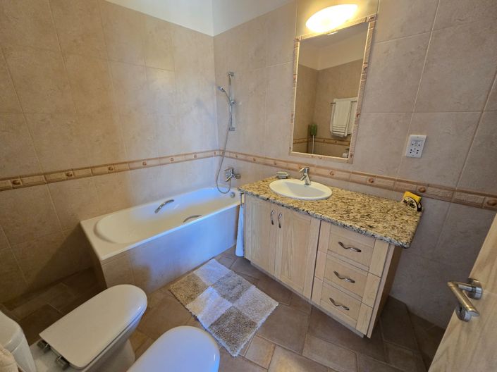 Image No.15-4 Bed House for sale