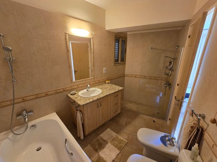 Image No.16-4 Bed House for sale