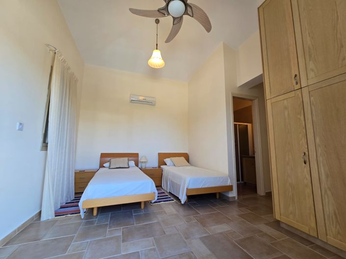 Image No.17-4 Bed House for sale