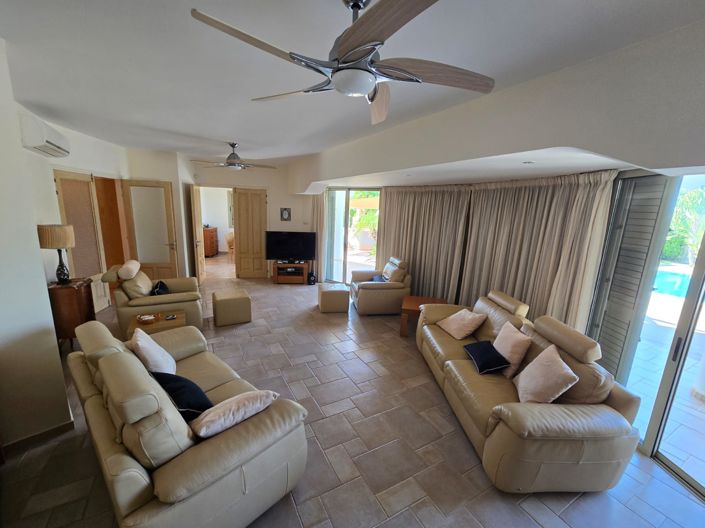 Image No.2-4 Bed House for sale