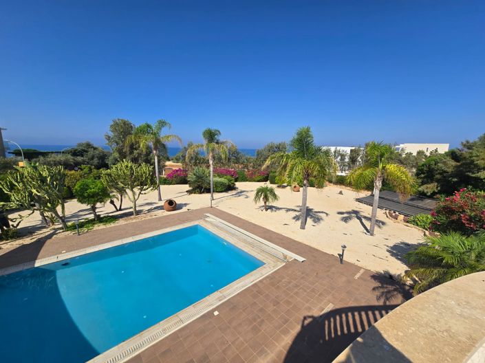 Image No.20-4 Bed House for sale