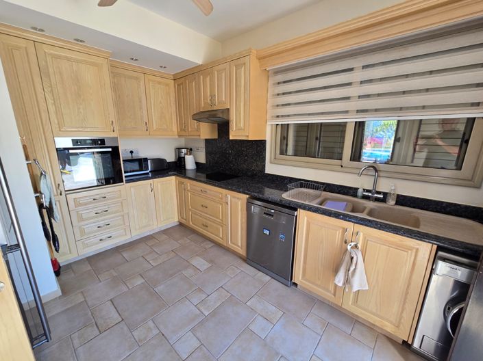 Image No.3-4 Bed House for sale