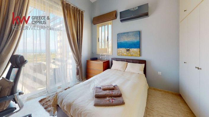 Image No.12-4 Bed House for sale