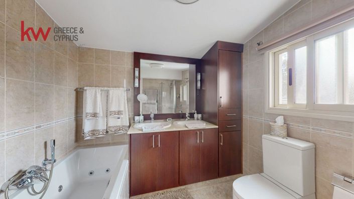 Image No.16-4 Bed House for sale