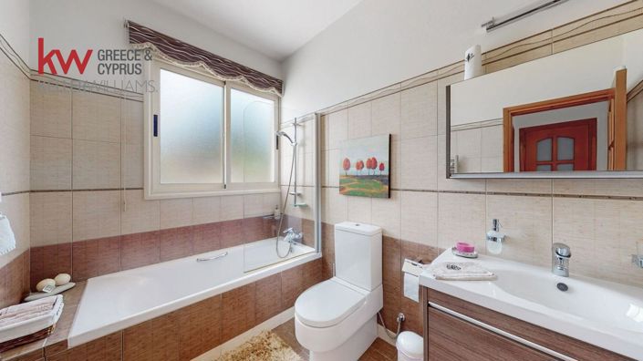 Image No.18-4 Bed House for sale