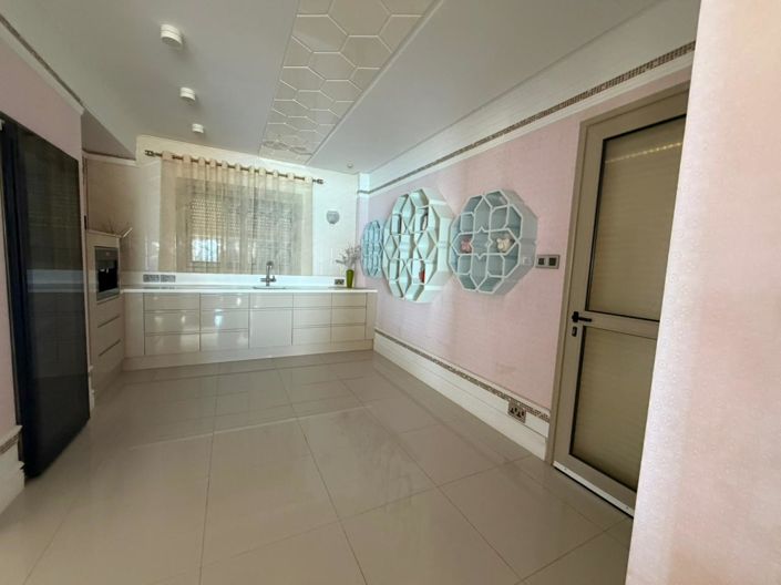 Image No.5-5 Bed Villa for sale