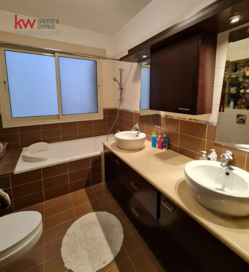Image No.16-6 Bed House for sale