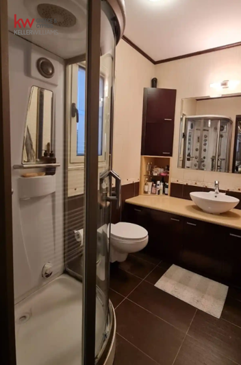 Image No.17-6 Bed House for sale