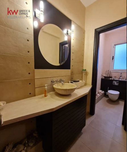 Image No.18-6 Bed House for sale