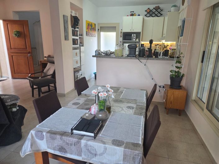 Image No.4-2 Bed House for sale
