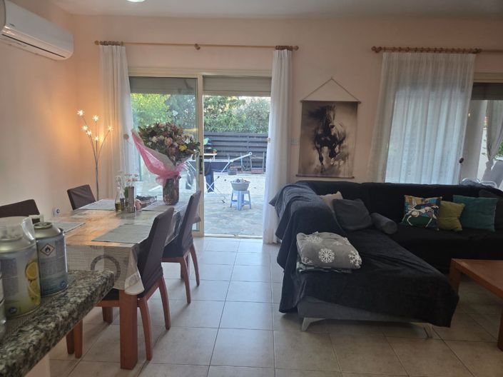 Image No.8-2 Bed House for sale