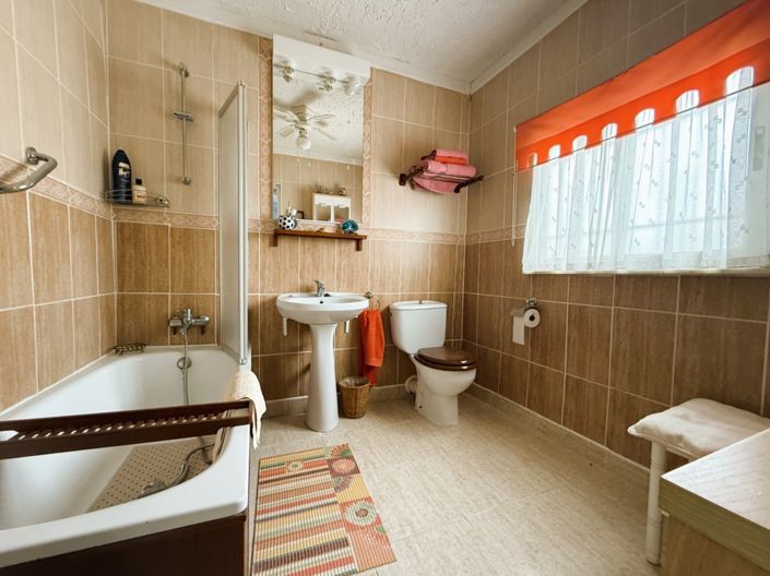 Image No.11-3 Bed Country House for sale