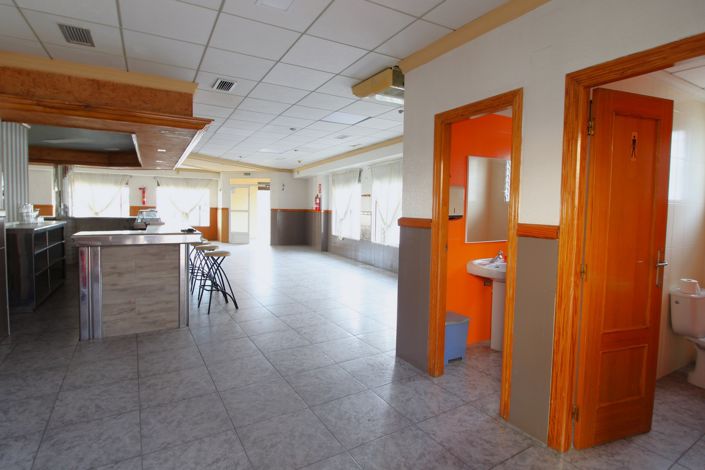 Image No.10-5 Bed Commercial for sale