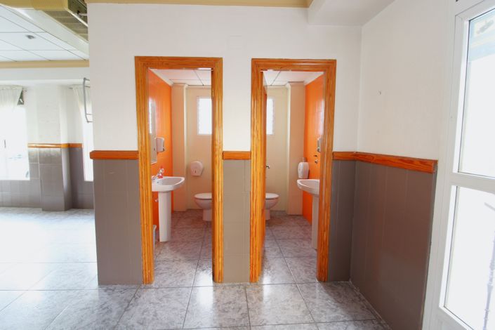 Image No.11-5 Bed Commercial for sale