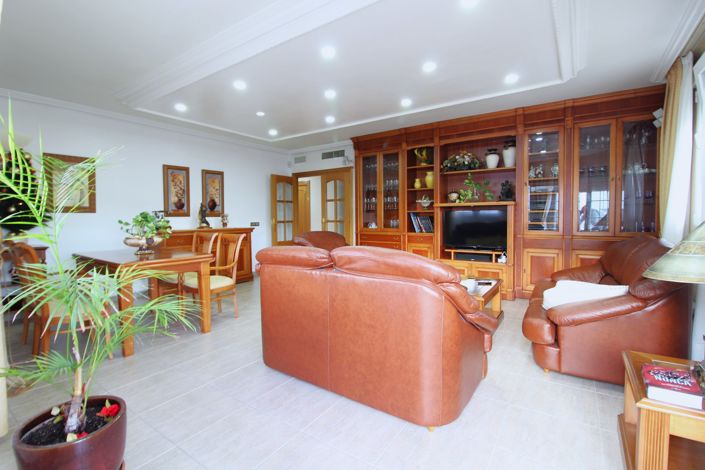 Image No.18-5 Bed Commercial for sale