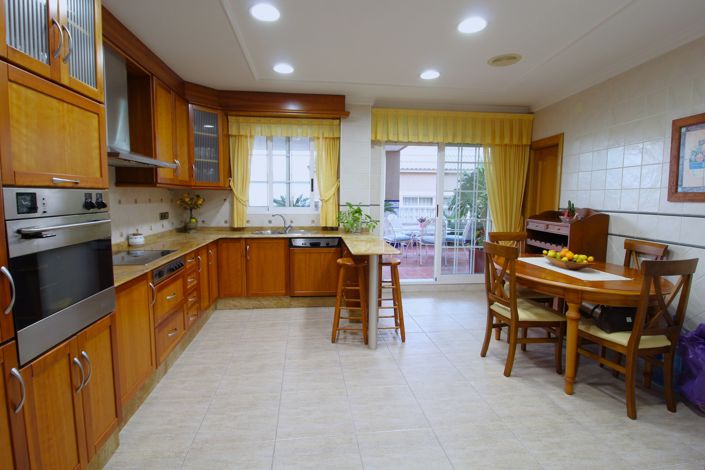 Image No.19-5 Bed Commercial for sale