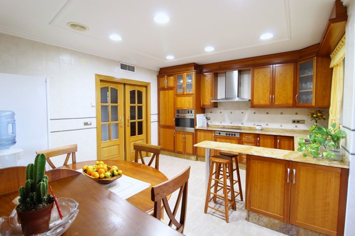 Image No.20-5 Bed Commercial for sale