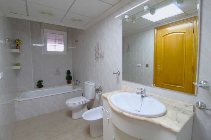 Image No.31-5 Bed Commercial for sale