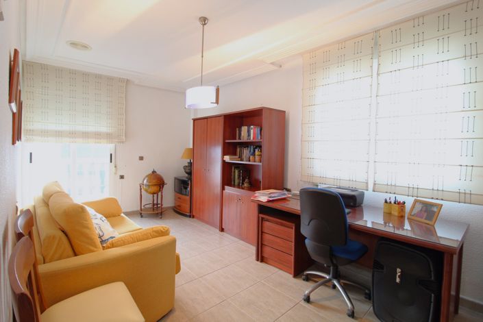 Image No.36-5 Bed Commercial for sale