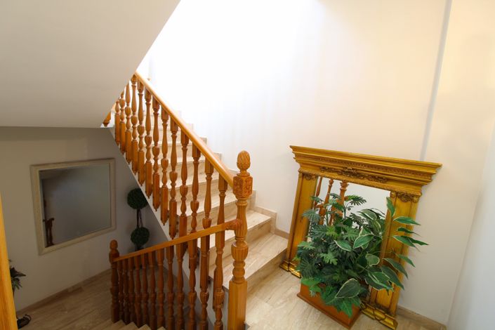 Image No.38-5 Bed Commercial for sale