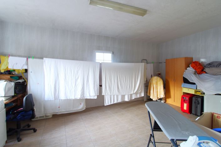 Image No.41-5 Bed Commercial for sale